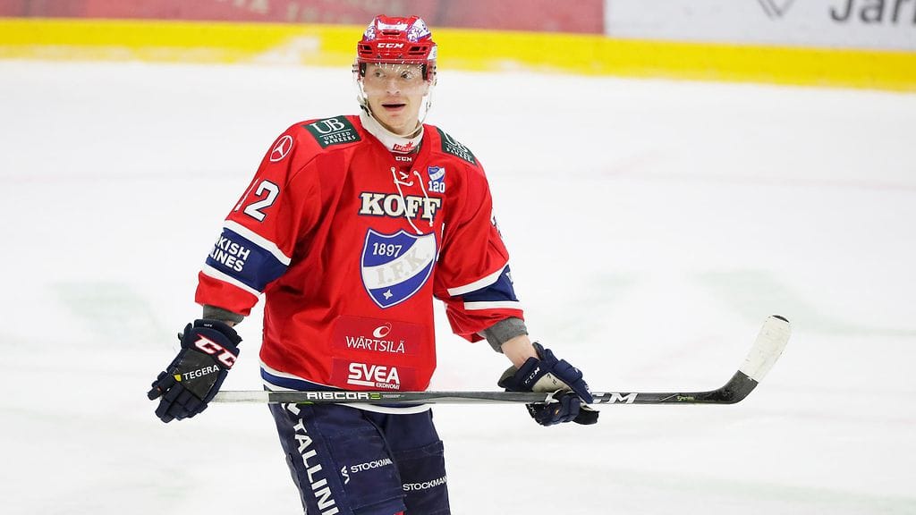 Lennart Petrell rikkoi 100 maalin rajan SM-liigassa.