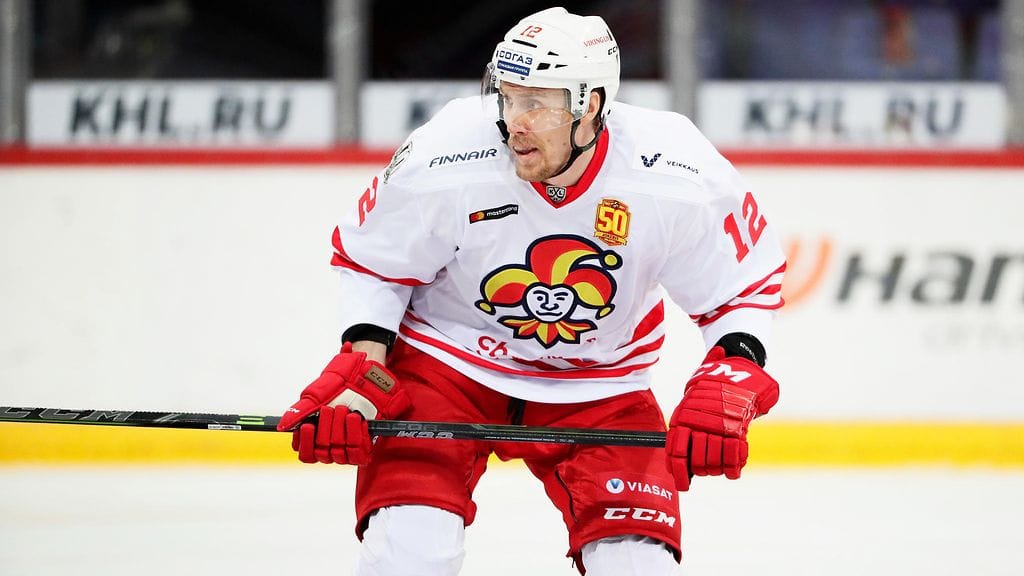 Marko Anttilan laukaus osui avauserässä tolppaan.