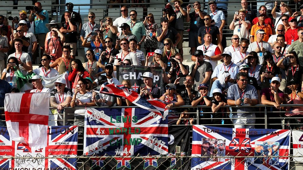 Brittifaneja Abu Dhabin GP:ssä.