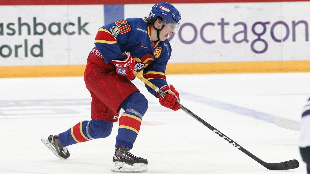 Eeli Tolvanen, 18, on takonut ensimmäisellä KHL-kaudellaan Jokereissa komeaa jälkeä. 39 pelissä ovat kasassa tehopisteet 17+15=32. Tolvanen kuuluu myös Suomen kärkihyökkääjiin alle 20-vuotiaiden MM-kisoissa.