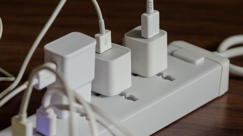 Tulevaisuudessa iPhonen omistajat voivat sanoa latausjohdoille hyvästit, jos Apple joskus toteuttaa laitteen, jolle se hakee nyt patenttia.