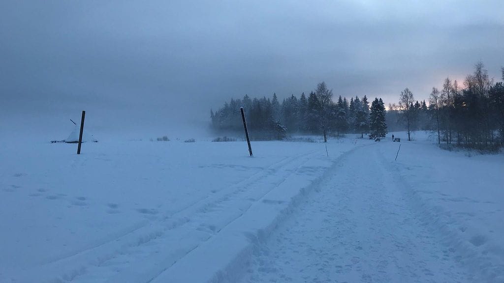 Runsaat lumisateet ovat heikentäneet jäiden laatua Kainuussa. Lukijan sääkuva Kajaanista.