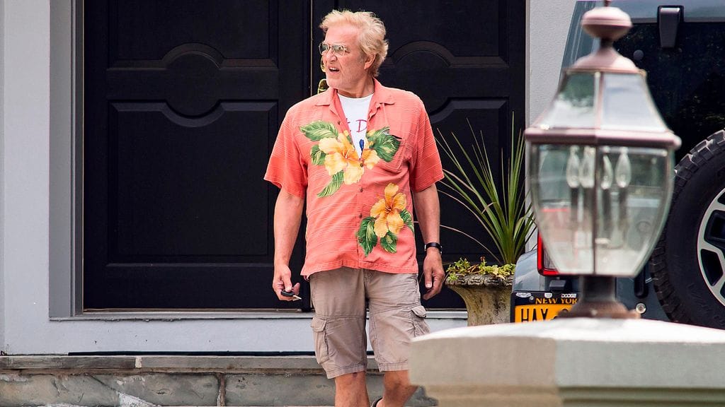 Peter Martins kotinsa ulkopuolella elokuussa