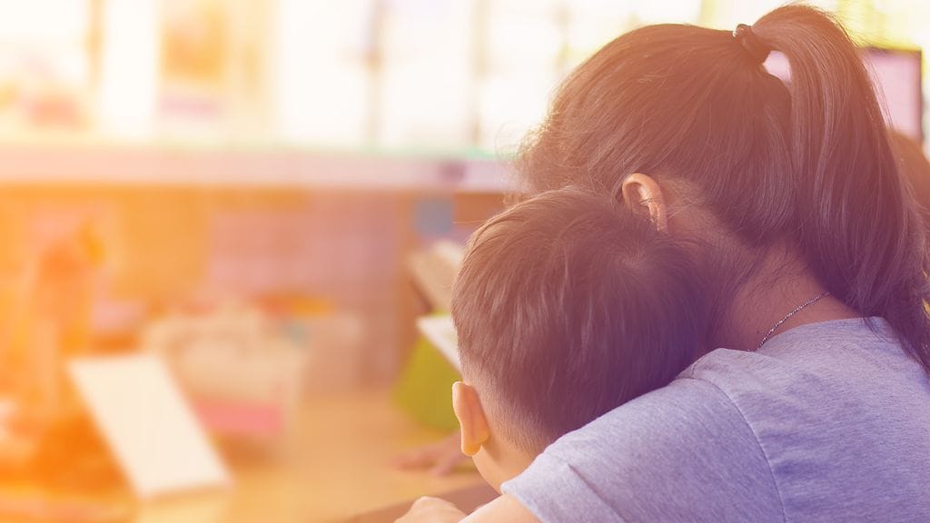 Huolimatta yksinhuoltajuuden vaikeuksista, ei se pelkkää kipuilua ole. Kuvituskuva.