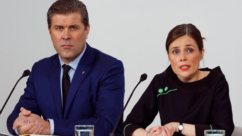 Punavihreän VG-puolueen Katrin Jakobsdottir (oik.) aloitti marraskuussa Islannin pääministerinä. Hän korvasi tehtävässä itsenäisyyspuolueen johtajan Bjarni Benediktssonin (vas.), joka jatkaa valtiovarainministerinä.
