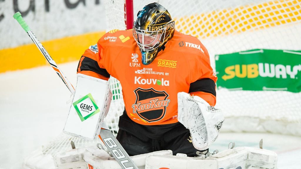 Juha Järvenpää tulitettiin vaihtoon ottelun avauserässä.