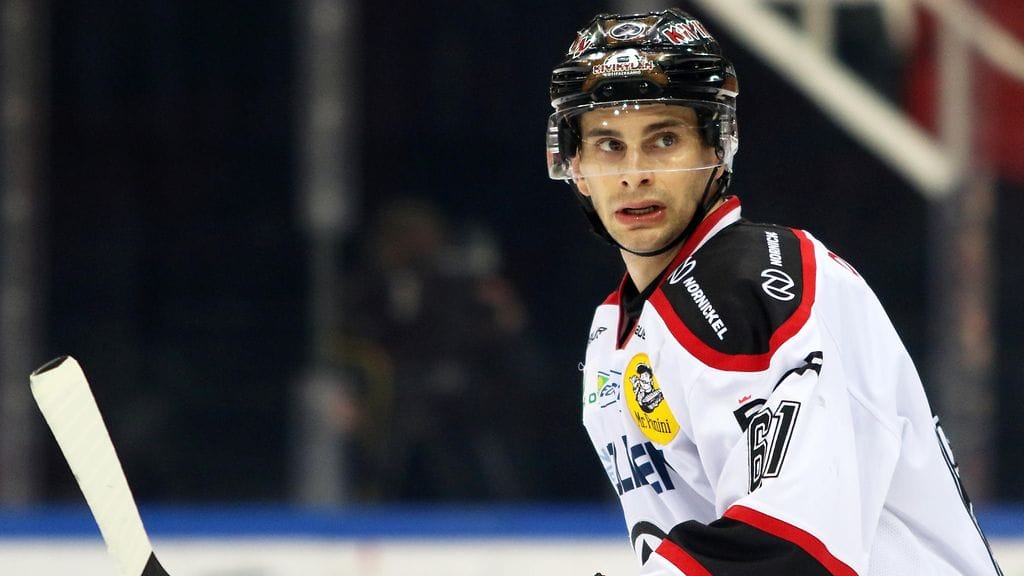 Ässien Philip McRae tappeli HPK:n Jaakko Turtiaisen kanssa.