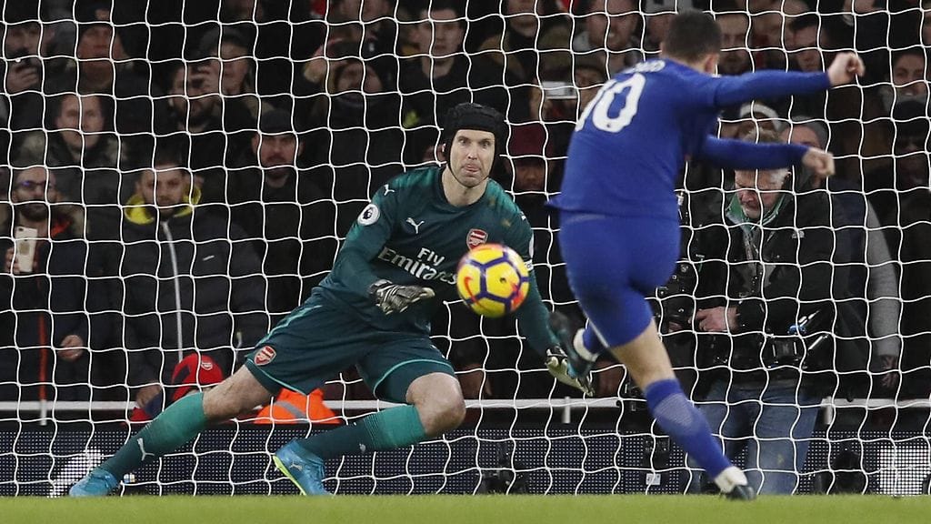 Eden Hazard upotti pilkulta Chelsean 1-1-tasoituksen.