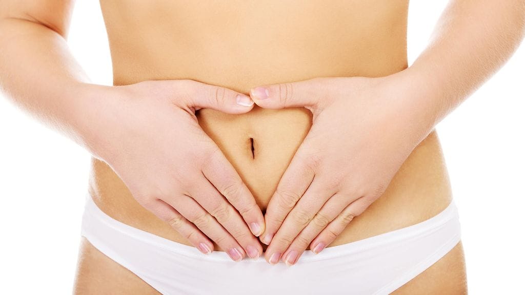 Ruokavalio, liikunta ja geenit ovat pitäneet raskaana olevan naisen vatsan litteänä.