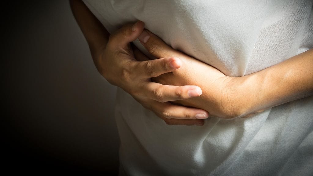 Englantilaisnaisen vatsaoireet johtuivatkin suolistoon joutuneesta muovikääreestä, eivät Crohnin taudista. Kuvituskuva.