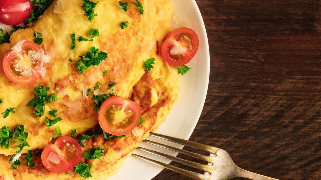 Munakasta voit varioida jääkaapin sisällöllä loputtomiin! Testaa eri kasviksia, yrttejä, lihaa, kalaa ja juustoja.