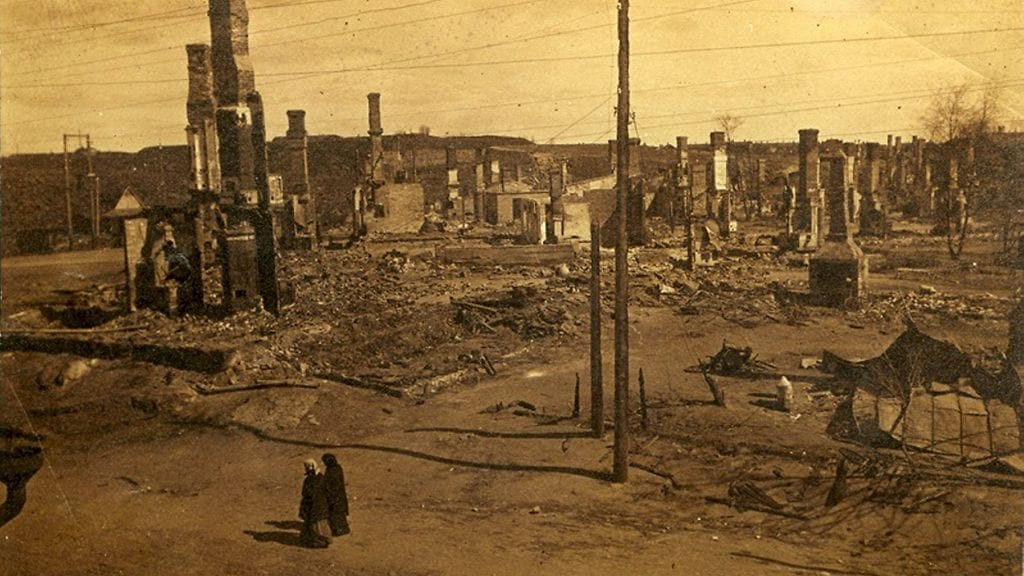 Viipurin Kolikkoinmäki toukokuussa 1918 lähes maantasalle palaneena.