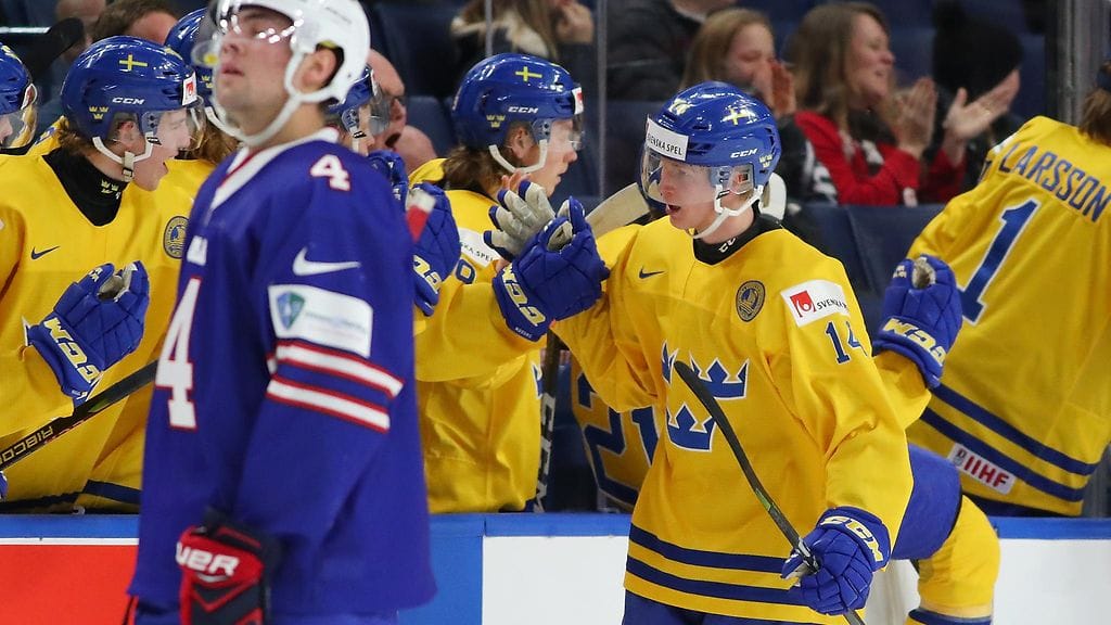 Elias Pettersson iski Ruotsin avausmaalin välierässä Yhdysvaltoja vastaan.