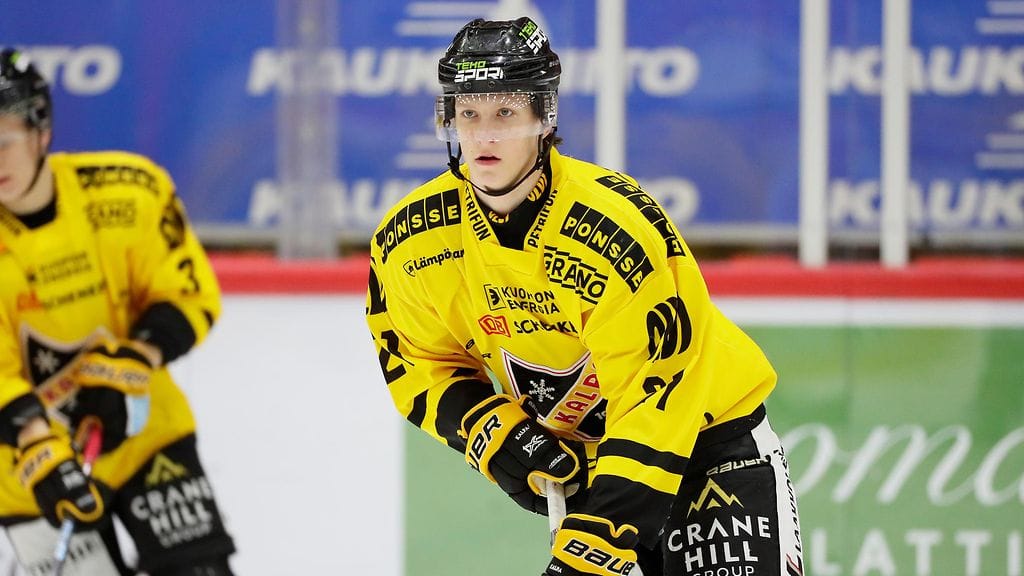 Eetu Luostarinen tykitti hattutempun JYPin verkkoon.