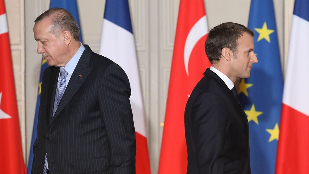 Turkin presidentti Recep Tayyip Erdoganille (vas.) ja Ranskan presidentti Emmanuel Macron tapasivat Pariisissa 5. tammikuuta 2018.