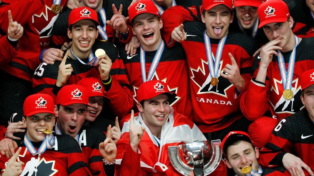 Kanada juhlii nuorten MM-kultaa.