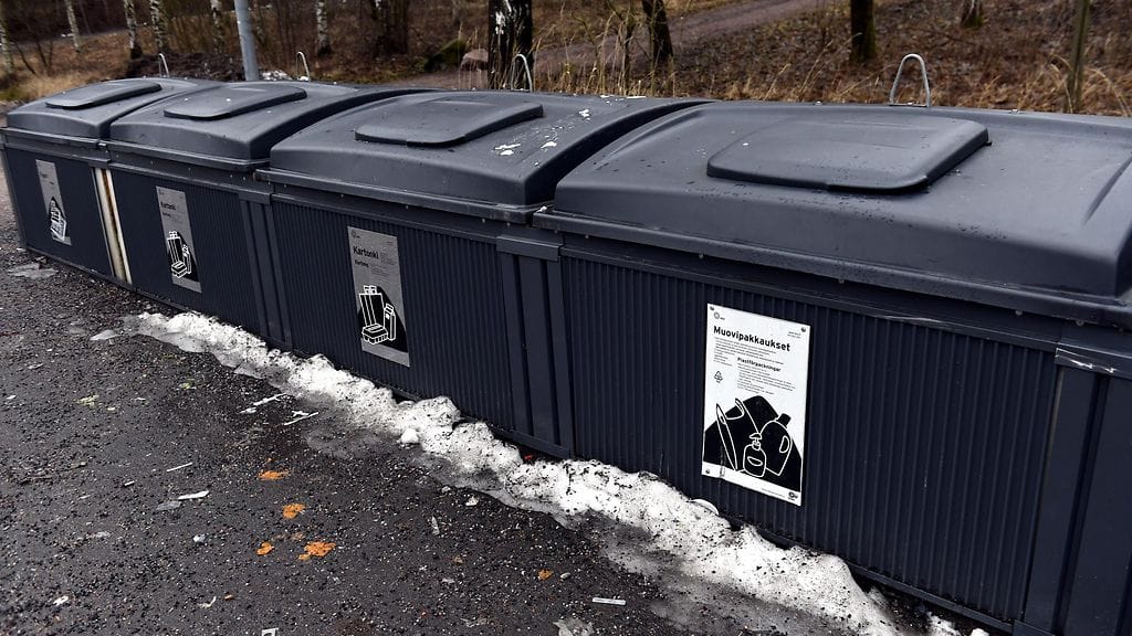 Muovinkierrätyspiste Rinki-ekopisteessä Helsingissä 4. tammikuuta 2018. LEHTIKUVA / ANTTI AIMO-KOIVISTO