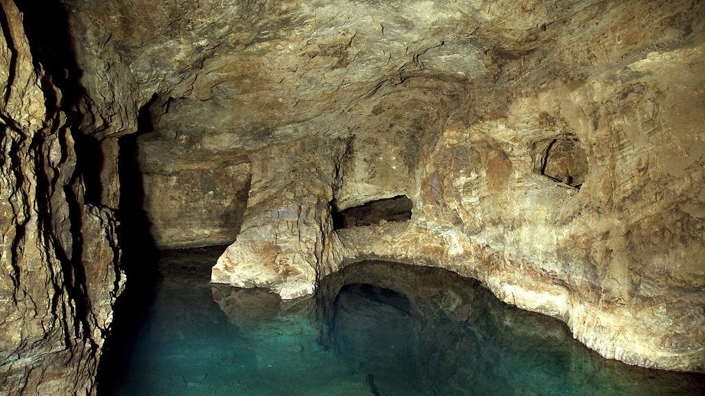 Suomalaisnainen menehtyi sukellusonnettomuudessa Taalainmaalla sijaitsevassa Tuna Hästbergin seikkailuluolastossa. Copyright: TT / Lehtikuva. Kuva: Henrik von Klopp.