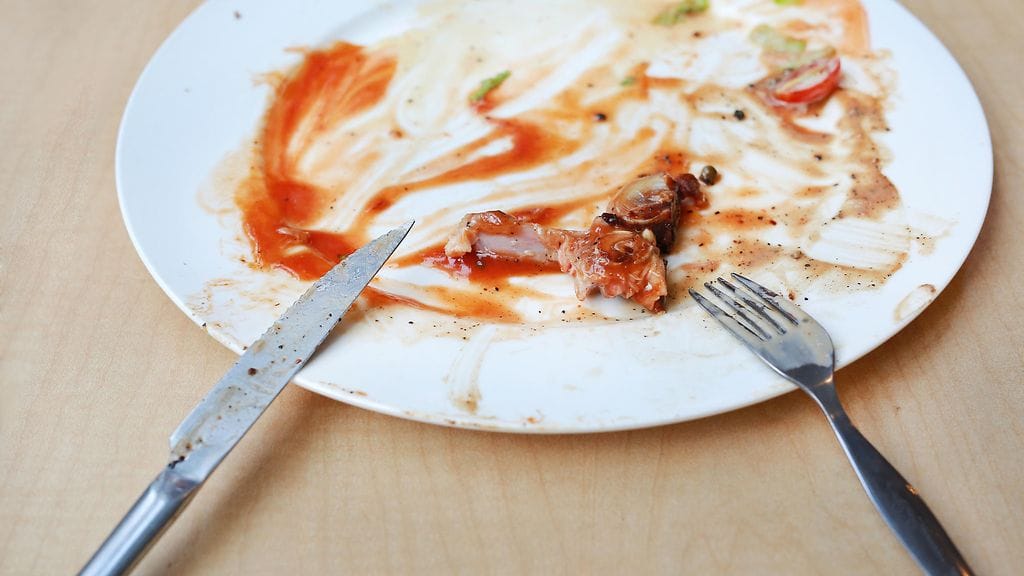 Toisin kuin äiti opetti, lautasta ei ole pakko syödä tyhjäksi.