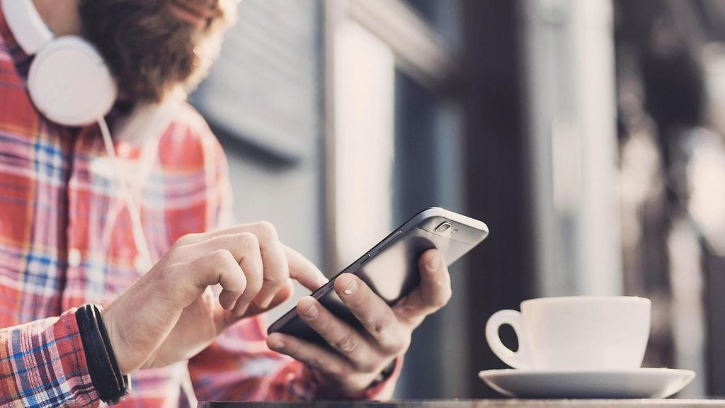 Mies jäi odottamaan nakukuvia, joita ei koskaan tullut.