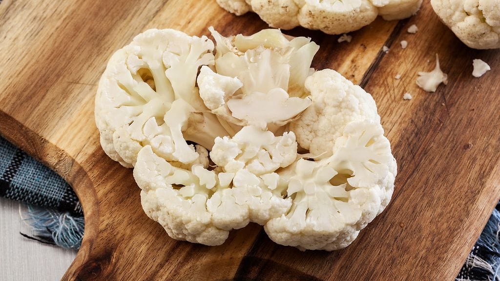 Kukkakaalipihvejä voit tehdä näppärästi myös itse.