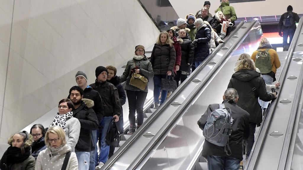 Uusista asemista vilkkain on ollut Matinkylä 18 000 matkustajallaan vuorokaudessa.