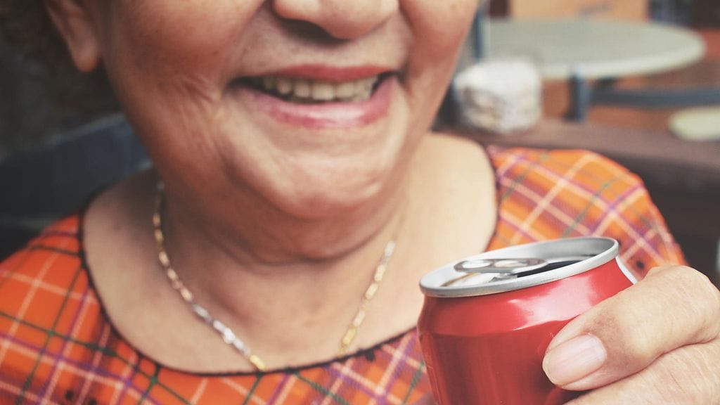 Virkeä 104-vuotias nainen paljastaa yllättävän juoman pitkän ikänsä salaisuudeksi.