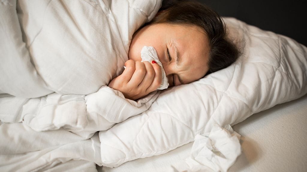 Keuhkokuumeeksi kehittynyt flunssa maksoi nuoren naisen hengen.