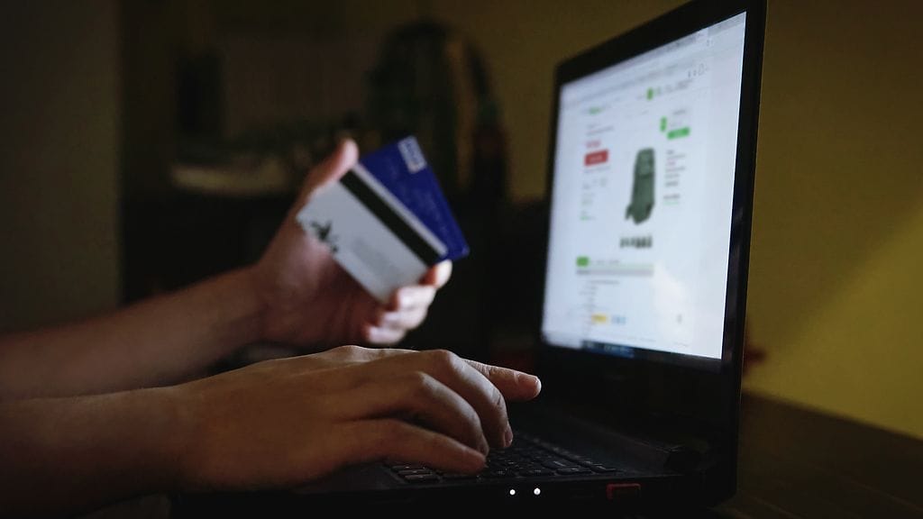 Tukes muistuttaa verkkokauppoja siitä, että turvallisuusvaatimukset koskevat myös verkkomainontaa. Kuvituskuva.