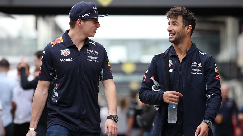 Max Verstappen (vas.) ja Daniel Ricciardo.