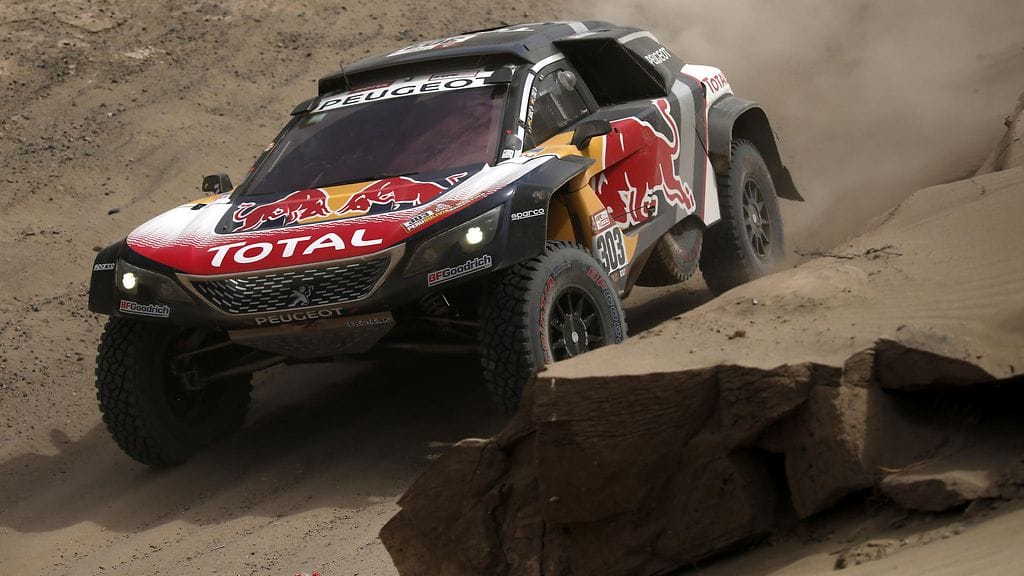 Carlos Sainz vauhdissa Dakar-rallissa.