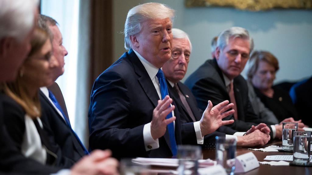 Yhdysvaltain presidentti Donald Trump kuvattuna eilen Valkoisen talon kokoushuoneessa.