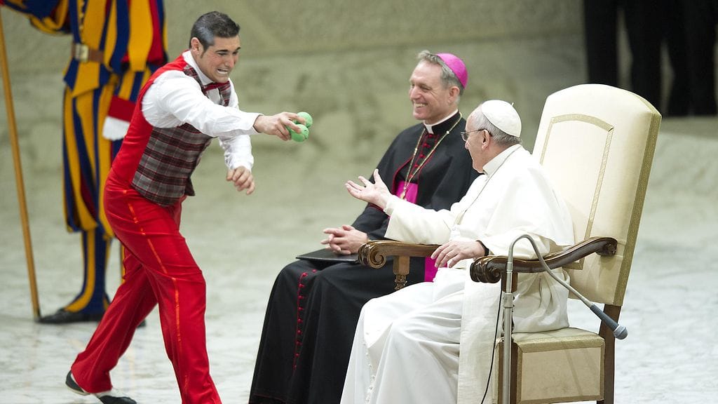 Medrano Circuksen esiintyjät ovat käyneet vierailulla Paavi Franciscuksen luona.
