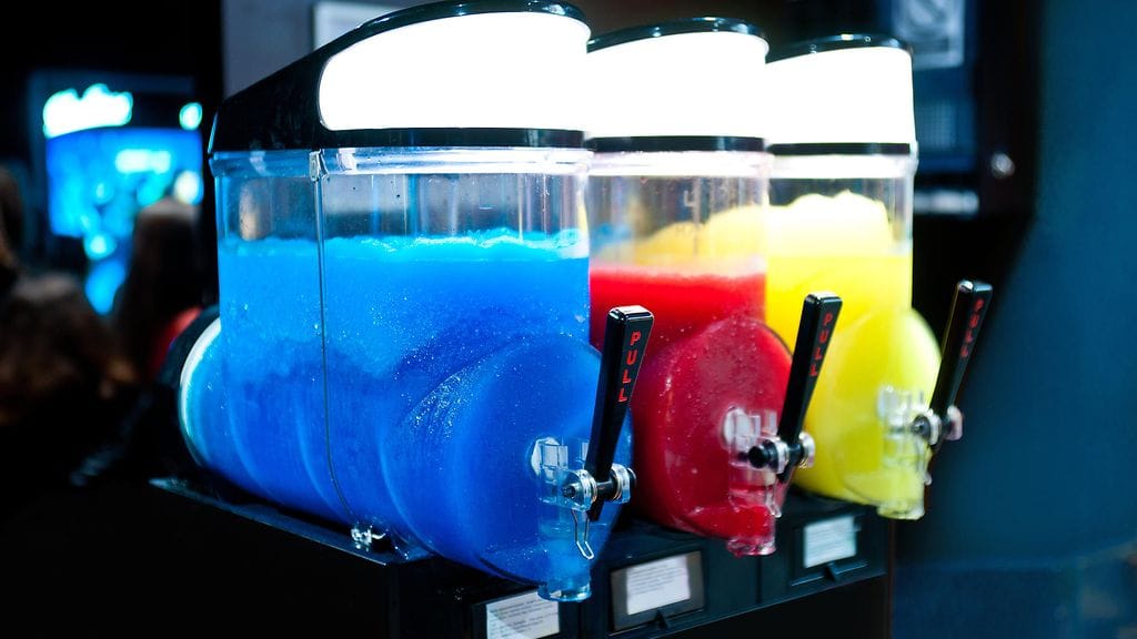 Oletko sinä maistanut värikästä jäähilejuomaa?