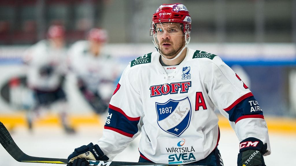 Juha-Pekka Haatajan ottelu päättyi ennen aikojaan.