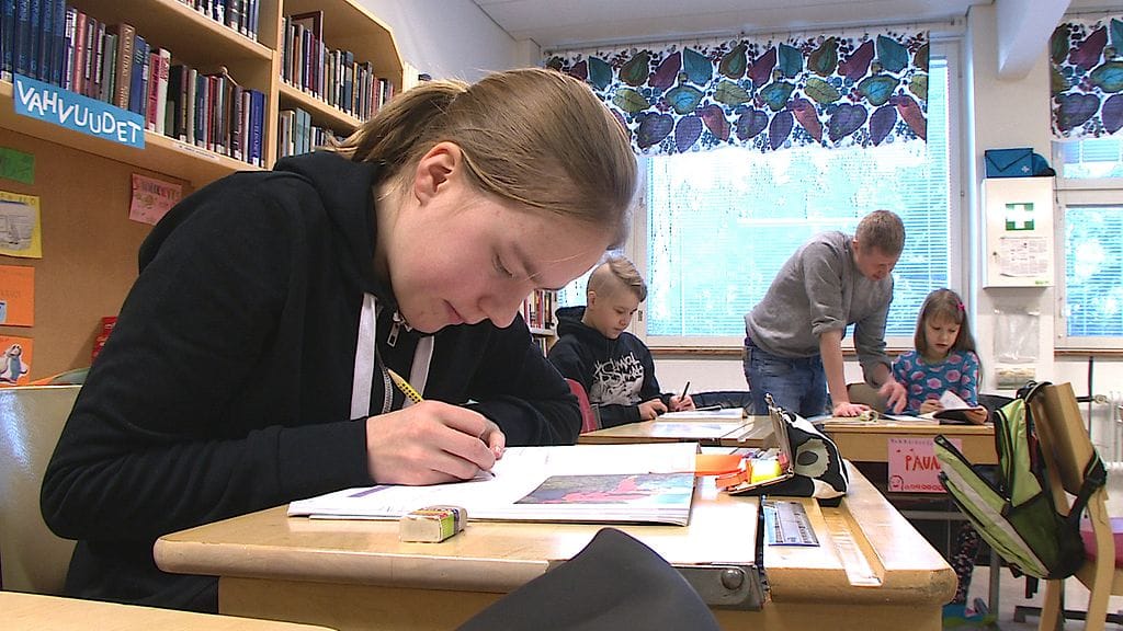 Oosa Paavola haluaa käydä koulua lähellä kotia, omalla kylällä.