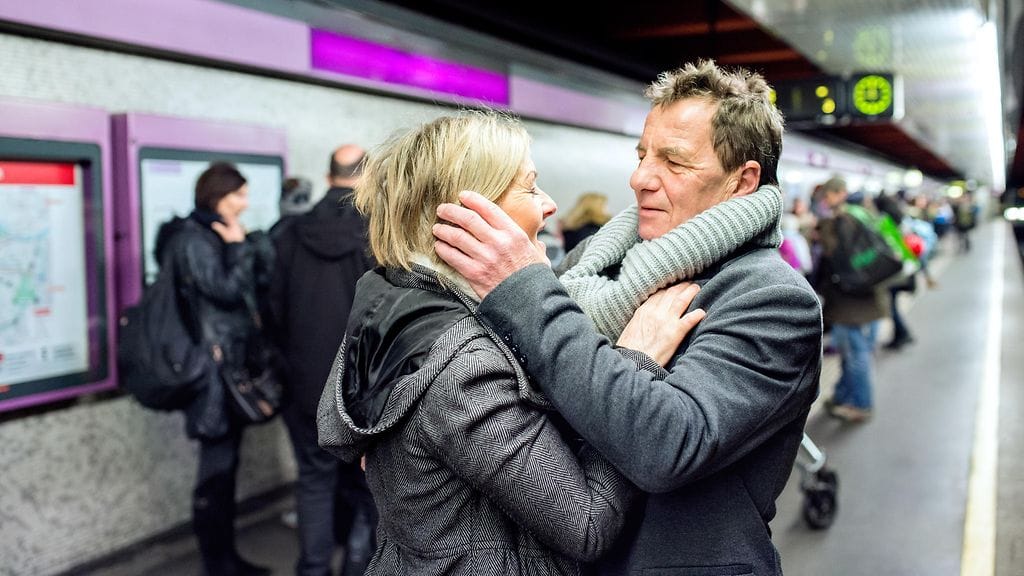 Etäsuhteen kohokohtia ovat jälleennäkemiset. Kuvituskuva.