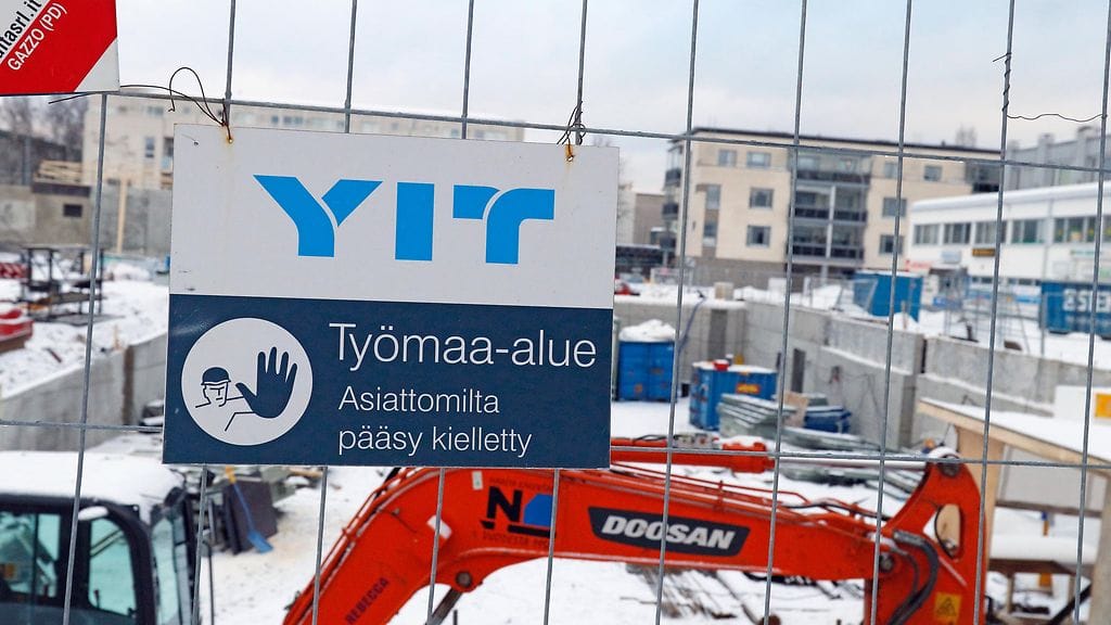 YIT arvioi vähennystarpeen Suomessa olevan korkeintaan 240 henkilöä.