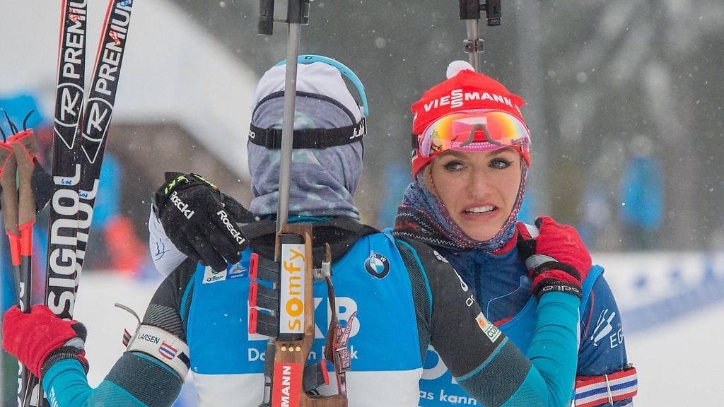 Marie Dorin Habert (vas.) ja Gabriela Koukalova tammikuussa 2017.