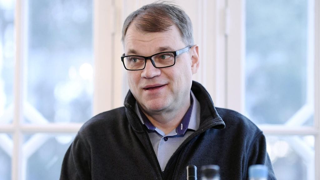 Pääministeri Juha Sipilä (kesk.) Yle Radio Suomen pääministerin haastattelutunnilla Kesärannassa Helsingissä  sunnuntaina 14. tammikuuta 2018.