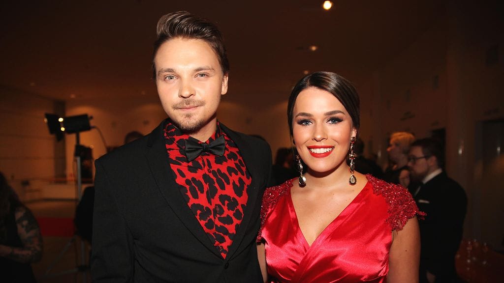 Roope Salminen ja Sara Sieppi Kultainen Venla -gaalassa 12. tammikuuta 2018.