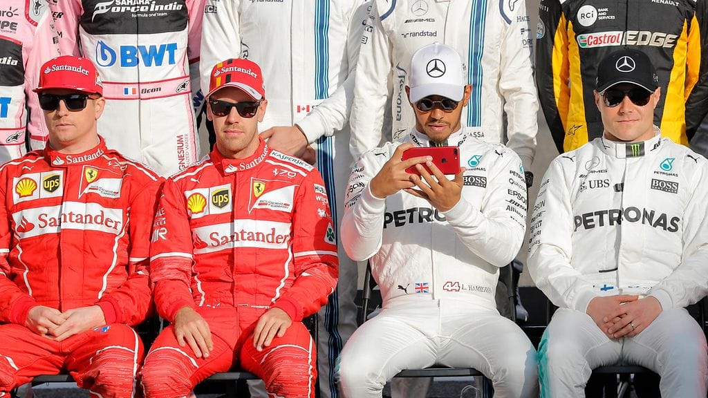 Ferrarilla ja Mercedeksellä jatkavat tutut kisakuskit.