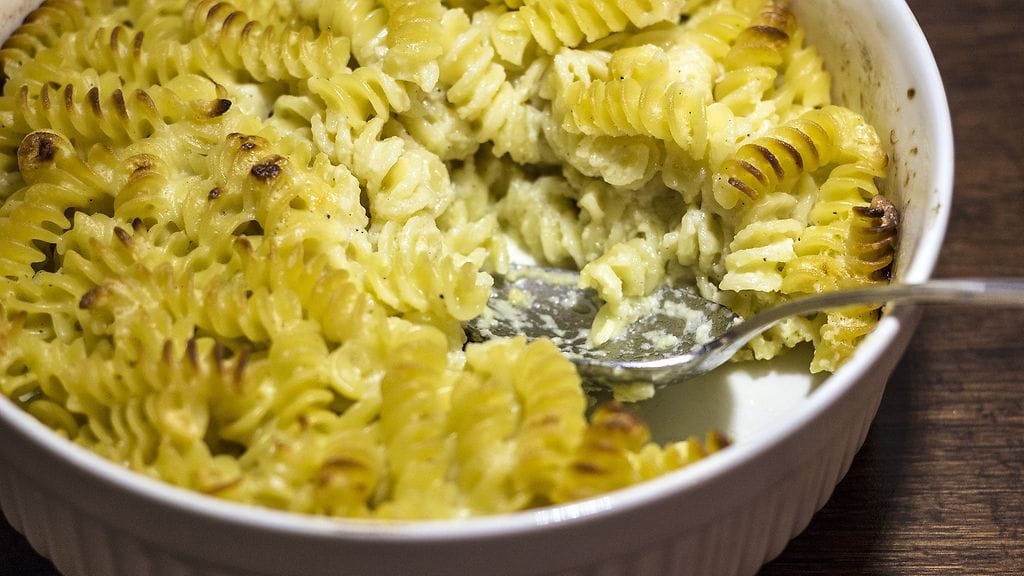 Gratinoitu pastavuoka tuo vaihtelua tuttuun arkiruokaan.