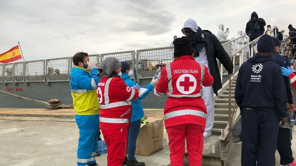 Lähes 100 ihmistä pelastettiin Välimeren aalloista ja kuljetettiin Espanjaan 11. tammikuuta 2018.