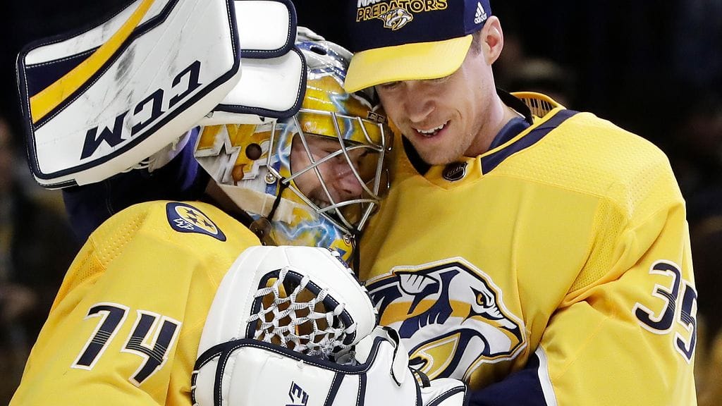 Pekka Rinne onnitteli Juuse Sarosta voitosta veljellisesti.