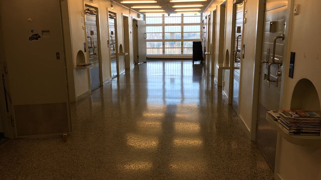 Riihimäen vankilassa tapahtui eilen kaksi vakavaa väkivallantekoa.