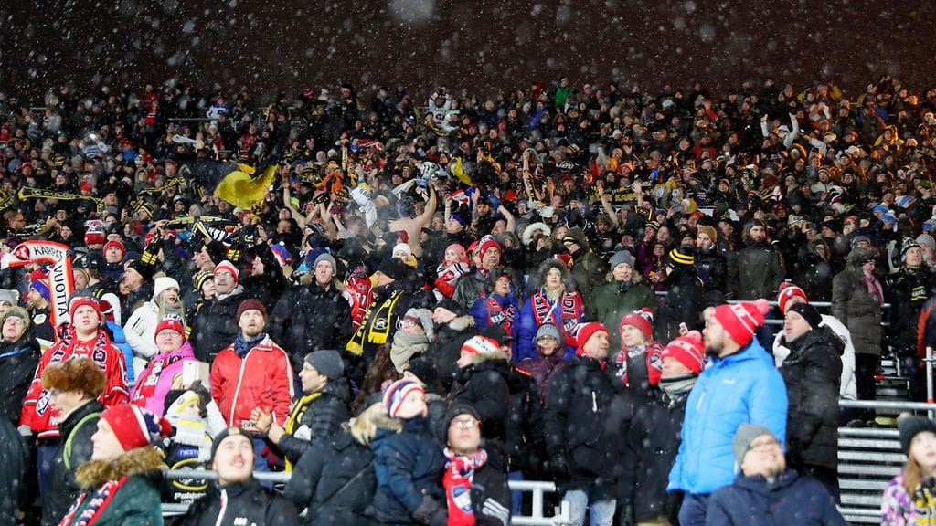 HIFK:n ja Kärppien joulukuinen ulkoilmaottelu oli yleisömenestys: 16 000 katsojaa seurasi peliä Helsingin Kaisaniemessä.