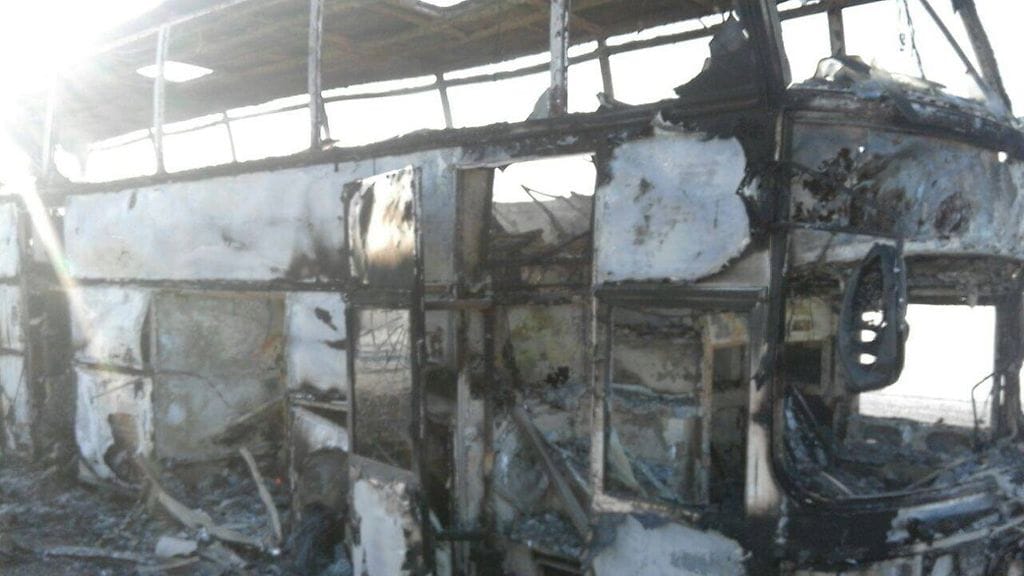 Uzbekistanilaisia kuljettanut bussi tuhoutui palossa täysin.