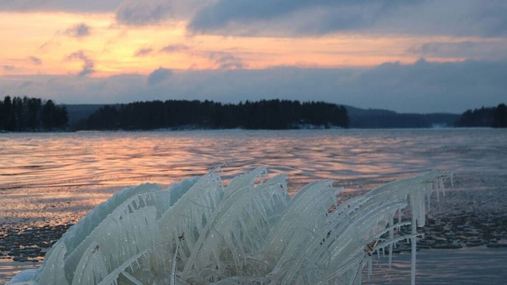 Jäätaidetta Ruoniemessä Kuhmoisissa.