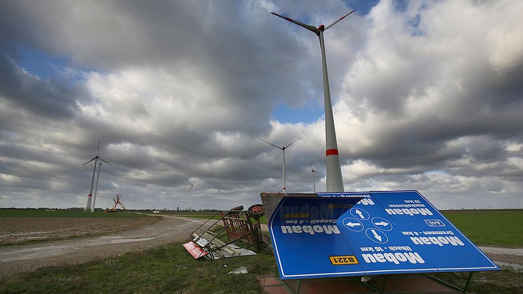 Myrsky riepottelee rajusti Saksan Heinsbergiä.